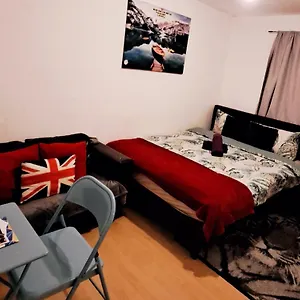 Guest house Merciful King Room, In Zone 2-3 London